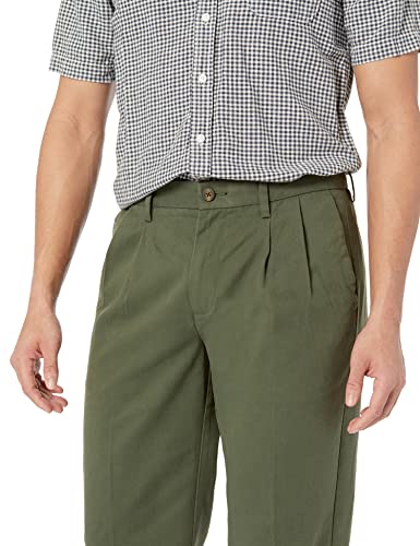 Amazon Essentials Classic-Fit Wrinkle-Resistant Pleated Chino Pant Pantalones, Verde (Olive), W36/L34 (Talla del fabricante: 36W x 34L)