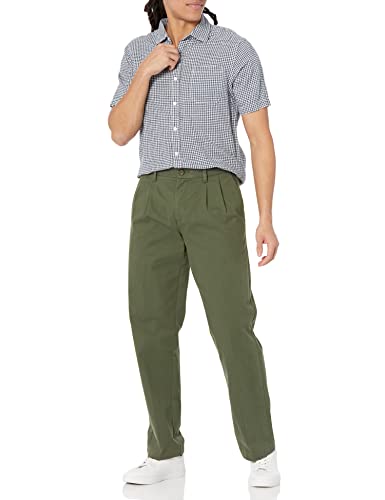 Amazon Essentials Classic-Fit Wrinkle-Resistant Pleated Chino Pant Pantalones, Verde (Olive), W36/L34 (Talla del fabricante: 36W x 34L)