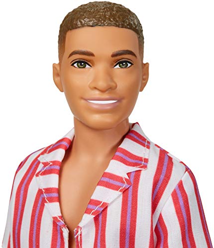 Barbie Ken 60 Aniversario Muñeco con bañador y camisa a la moda, regalo para niñas y niños +3 años (Mattel GRB42)
