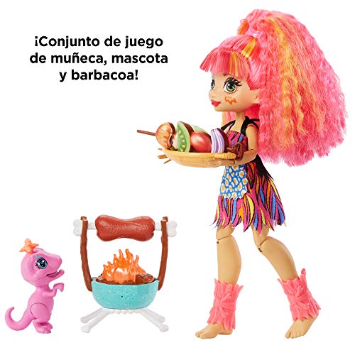 Cave Club Wild About BBQs Conjunto de Barbacoa con muñeca, Mascota y Accesorios para niños y niñas +4 años (Mattel GNL96)