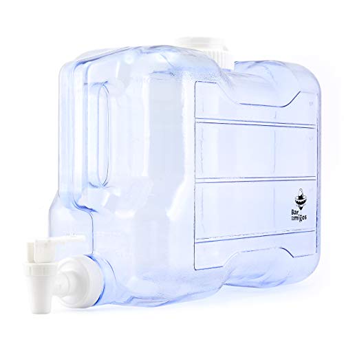 Dispensador de agua con grifo Bar Amigos de plástico PETG para frigorífico. Depósito para bebidas rellenable ideal para oficina, acampada, zumos y cócteles