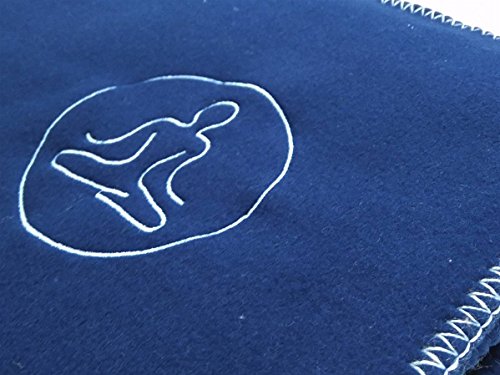 Lanovenanube - Manta de Yoga y relajación 140x220 Color Azul Marino Tejido Polar con Bordado y Acabado Pespuntes Ganchillo