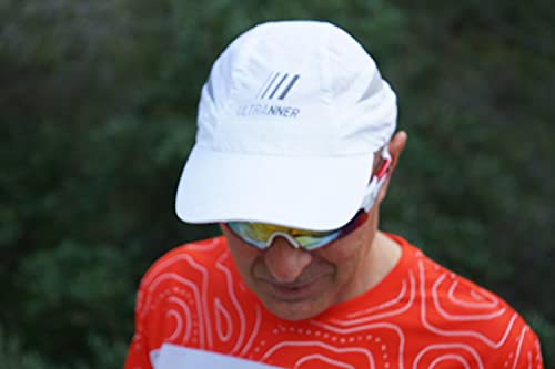 ULTRANNER - Nanda | Gorra Trail Running Ajustable con Protección UV - Gorra Running para Hombre y Mujer Fabricada en Microfibra - Gorra con Rejillas Laterales para Mejor Transpiración - Color Blanco