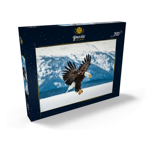 Águila Calva Volando sobre Montañas Nevadas, Alaska, EE.UU. - Premium 200 Piezas Puzzles - Colección Especial MyPuzzle de Puzzle Galaxy