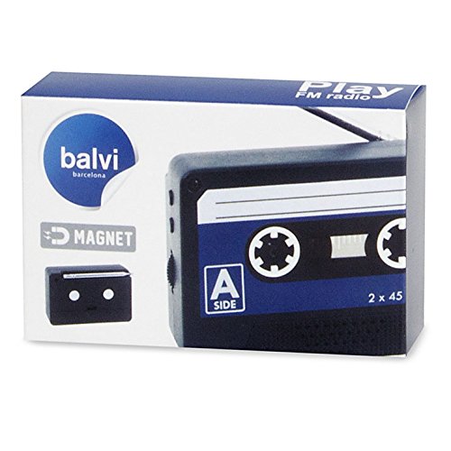 Balvi Radio Play Color Negro En Forma de Cassette Vintage Radio portatil FM para Colocar en la Nevera