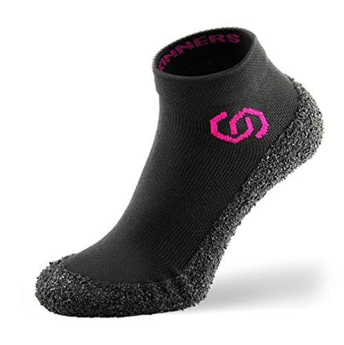 Calcetines Minimalistas SKINNERS para Andar Descalzo para Hombres y Mujeres | Calzado Ultra portátil Ligero y Transpirable | Negro (Logo Rosa), S - 38-39 EU