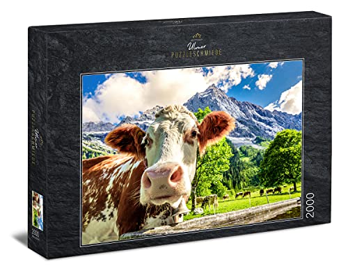 Ulmer Puzzleschmiede - Puzle "Lisse" de 2000 piezas, diseño de vaca de los Alpes, la curiosa vaca en primer plano como rompecabezas de fotos en un paisaje de montaña ensueño en la región alpina.