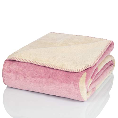 Glart - Manta XL de lana suave y gran capacidad térmica, mullida felpa para acurrucarse o cubrir el sofá, 150 x 200 cm, estampado de renos rosa