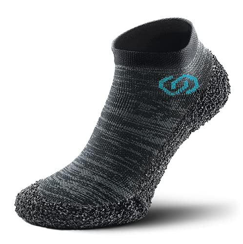 Calcetines Minimalistas SKINNERS para Andar Descalzo para Hombres y Mujeres | Calzado Ultra portátil Ligero y Transpirable | Gris Metalizado (Logo Azul), M - 40-42 EU