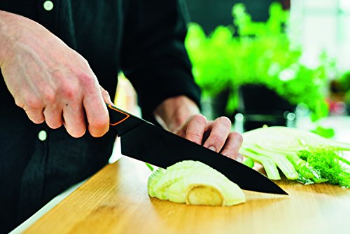 Fiskars Cuchillo de cocinero, Diseño moderno, Longitud total: 31 cm, Acero de calidad/Plástico, Edge, 1003094