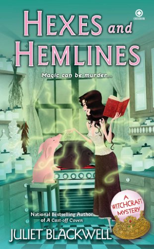 Hexes and Hemlines: A Witchcraft Mystery (English Edition)