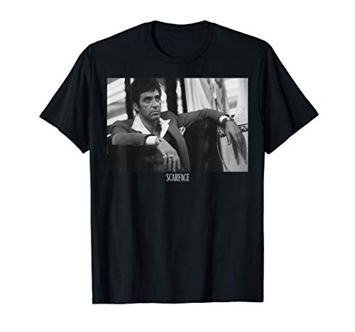 Scarface Tony Montana Sitting Portrait Logo Camiseta